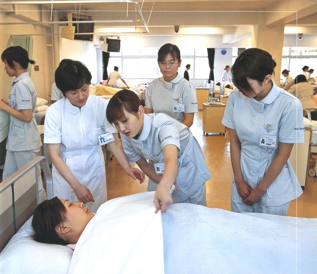 Cử nhân Điều dưỡng là gì? Những điều cần biết trước khi theo học